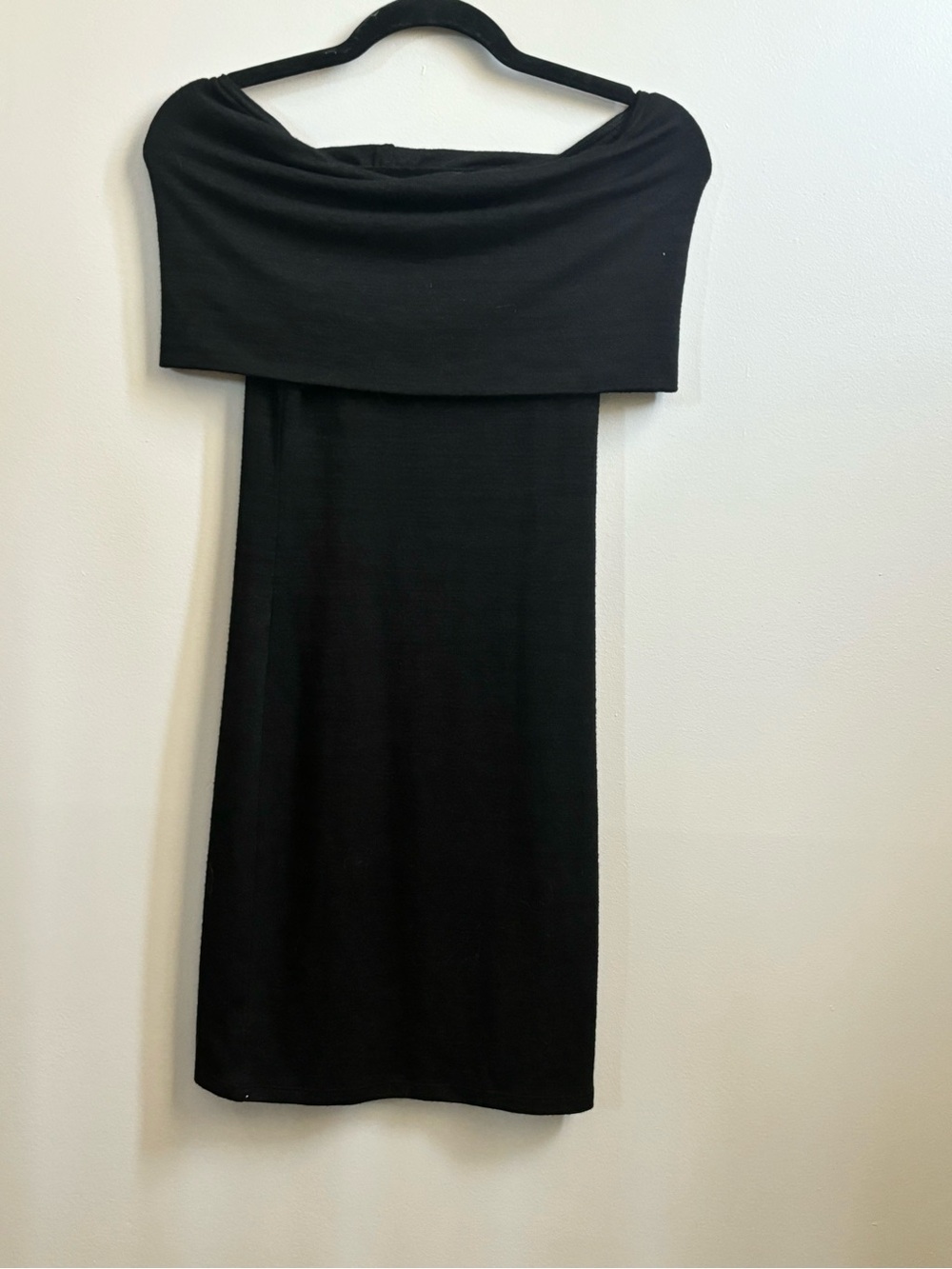 NWT Aritzia Wilfred Free Off The Shoulder Dress in Black Size XXS
